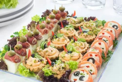 Ile kosztuje catering na 18 urodziny? Ceny, które Cię zaskoczą