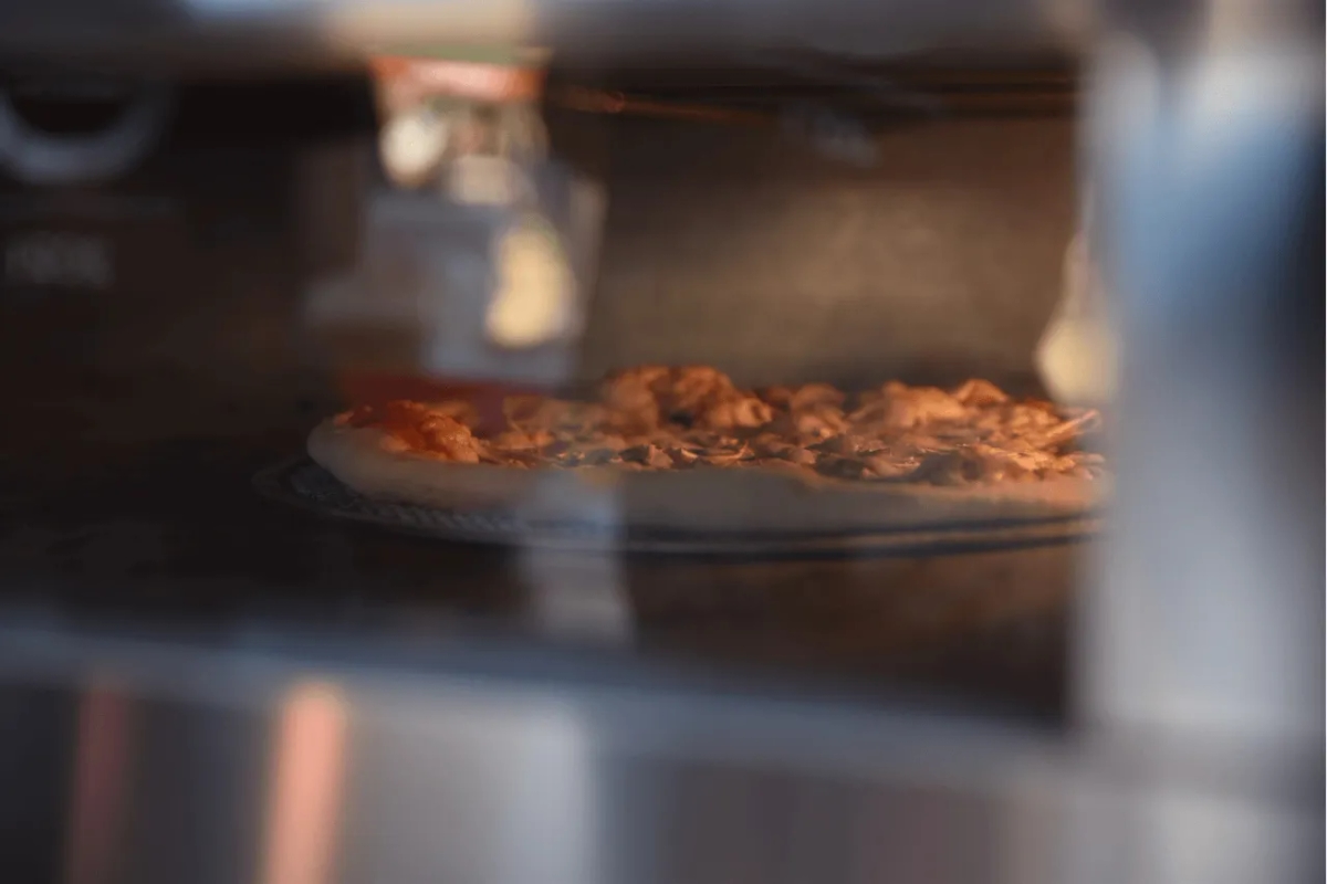 W jakiej temperaturze piec pizzę i jak długo, aby uniknąć błędów?